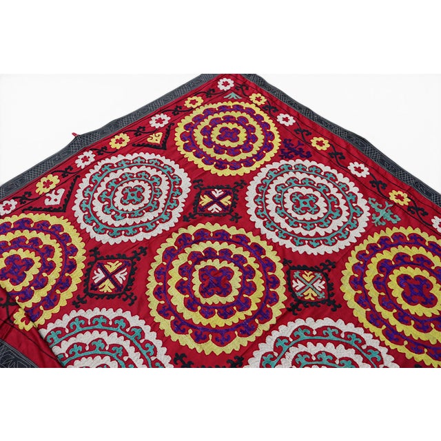 1920s Vintage Hand Embroidered Suzani Wall Hanging, 1920s For Sale - Image 5 of 18