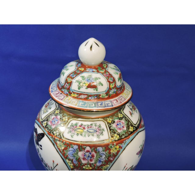 1950s Mid-Century Modern Chinoiserie Chinese Familee Rose Porcelain Ginger Jar For Sale In Minneapolis - Image 6 of 10
