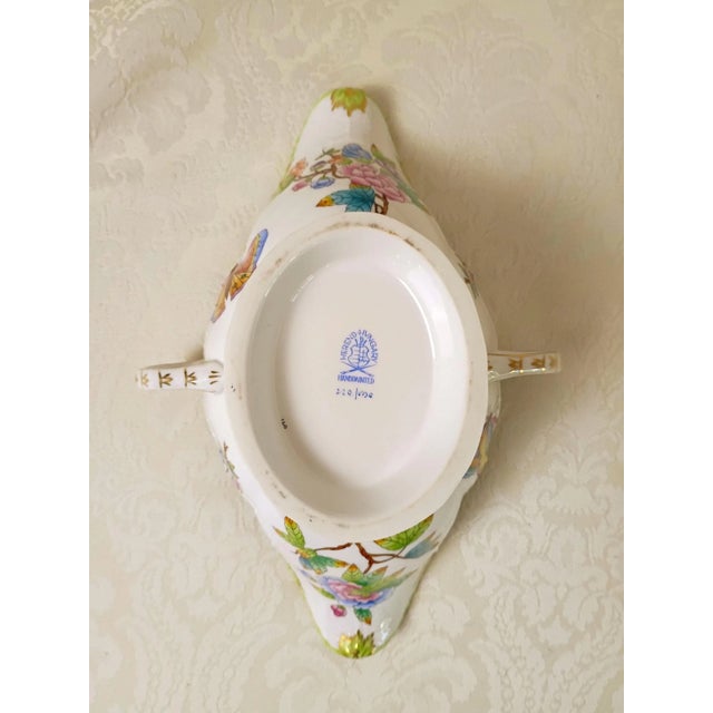 Herend 1980s Herend Queen Victoria Green 220 Vbo Double Spouted Sauce Gravy Boat Hungarian Porcelain For Sale - Image 4 of 13
