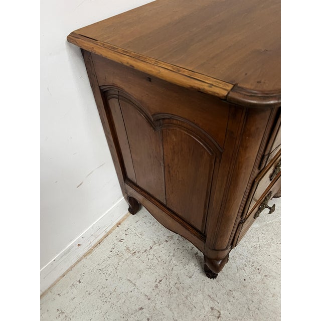 Louis XV Commode with Three Drawers in Walnut, 1700s For Sale - Image 11 of 16