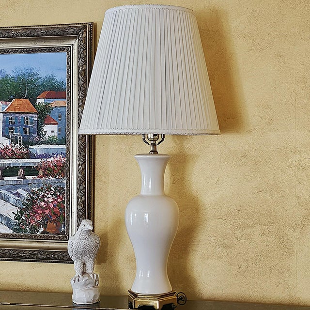 Vintage Paul Hanson White Porcelain Table Lamp on Brass Pagoda Base, Usa For Sale - Image 15 of 18