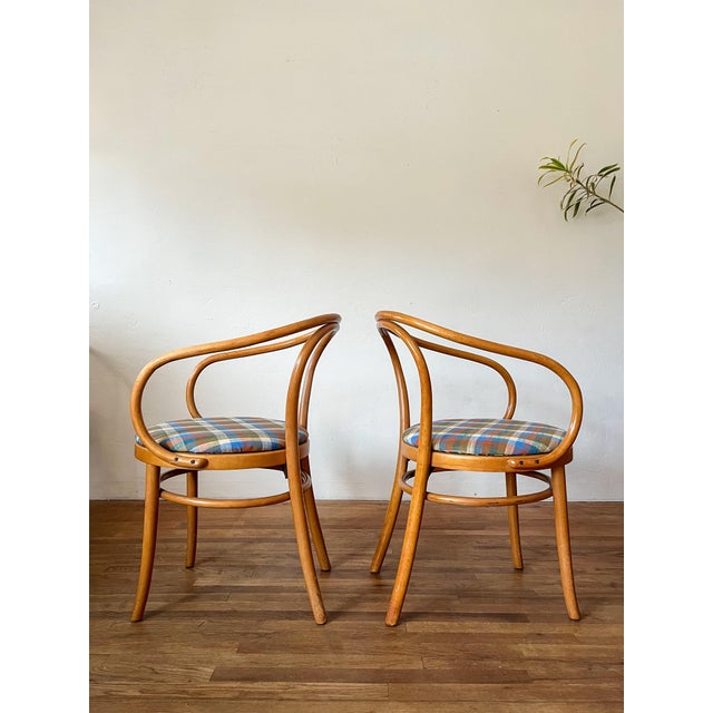 Bauhaus Set of 4 Thonet B9 Bentwood Armchairs, Reupholstered in Vintage Hoffman California Plaid Fabric For Sale - Image 3 of 12