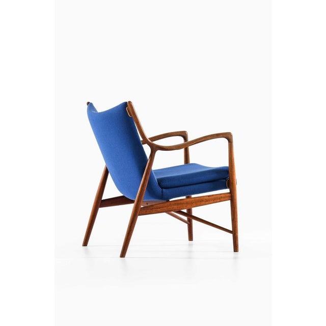 The nv-45 easy chair, designed by finn juhl in 1945 and produced by cabinetmaker niels vodder, is a landmark in danish...