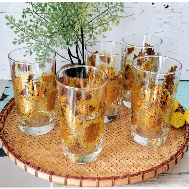 Mid 20th Century Mid Century Gold Floral Glasses Set of Five Zinnia Garden For Sale - Image 5 of 10