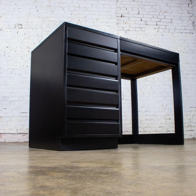 Black Mid-20th Century MCM Desk by Sligh Furniture Cross Country Line With Black Painted Frame For Sale - Image 8 of 17