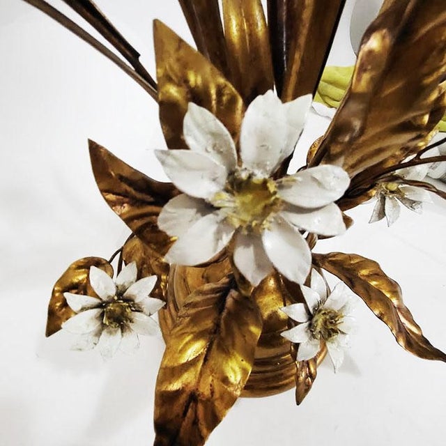 Off-white Mid-Century Italian Hollywood Regency Gilt Iron Daisy & Tulip Tole Lamp For Sale - Image 8 of 16
