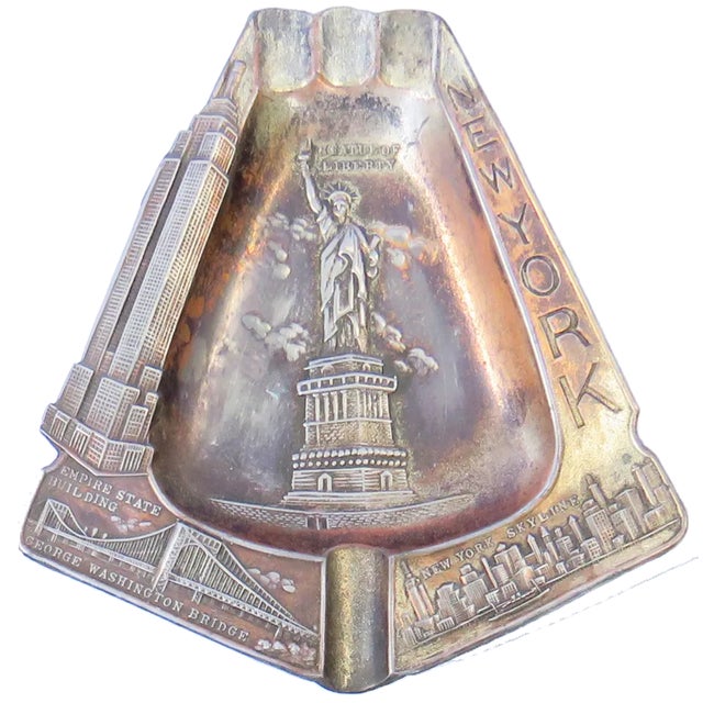 Fabulous set of vintage souvenir ashtrays / catchalls from New York & Chicago. The collection consists of 3 NYC + 1...