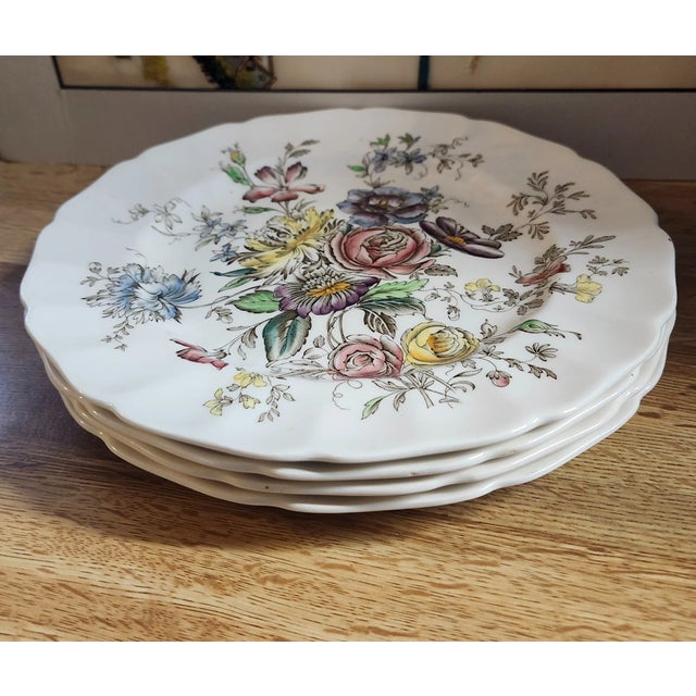 Mid-Century Modern Vintage Mid-Century Modern Johnson Bros Sheraton 10" Floral Dinner Plates -Set of 4 For Sale - Image 3 of 6