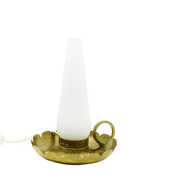 Mid-Century Modern Brass and Opaline Glass Bedside Table Lamps in the style of Arredoluce, 1940s, Set of 2 For Sale - Image 3 of 14