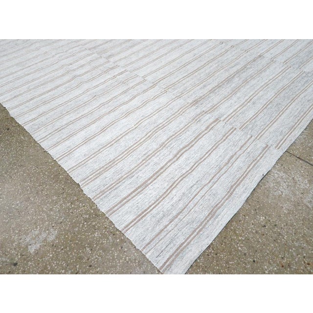Ivory Galerie Shabab Collection Mid-20th Century Handmade Turkish Flatweave Kilim Accent Rug For Sale - Image 8 of 10
