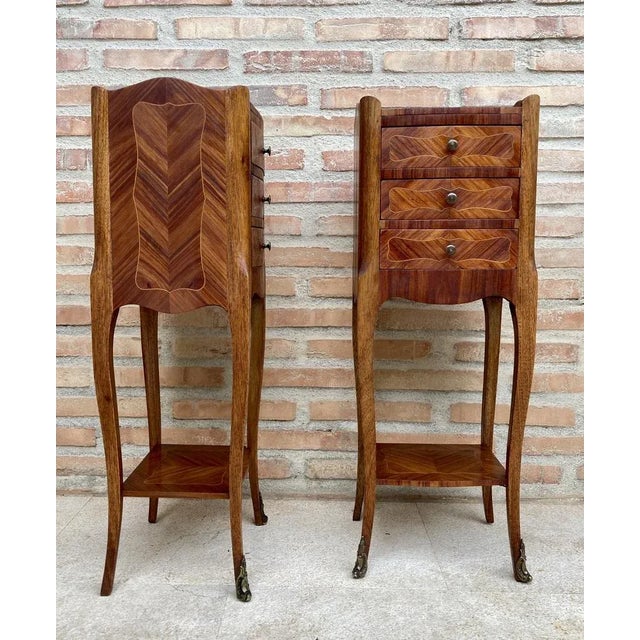 French Louis XV Style Nightstands in Walnut and Marquetry, Set of 2 For Sale - Image 6 of 18