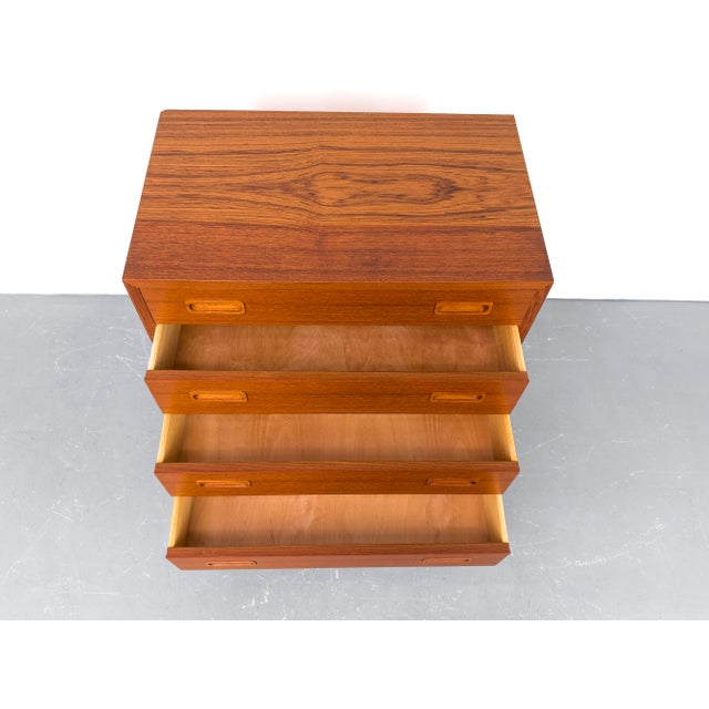 Chest of Drawers in Teak by Carlo Jensen for Hundevad & Co., 1960s For Sale - Image 14 of 16