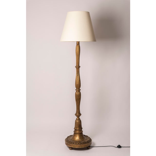 Mid-Century Modern French Gilt Wooden Floor Lamp in the Style of Paul Follot, 1940 For Sale - Image 3 of 11