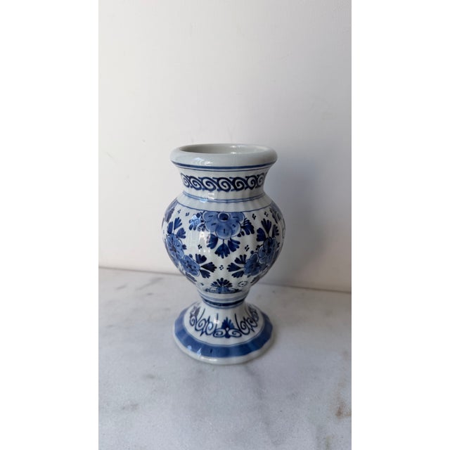1970s Vintage 1974 Royal Delft Hand-Painted Blue & White Pedestal Baluster Vase For Sale - Image 5 of 8