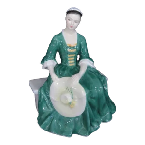 Royal Doulton HN2228 A Lady from Williamsburg Vintage England Figurine