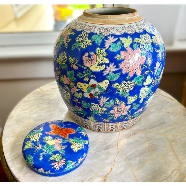 Vibrant Cobalt Chinoiserie Ginger Jar With Butterflies + Carved Hardwood Stand For Sale In New York - Image 6 of 9