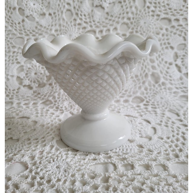 Farmhouse 1950s Westmoreland English Hobnail Diamond Pattern Milk Glass Bowl For Sale - Image 3 of 4