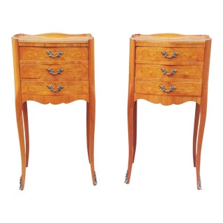 1950s Pair of French Louis XV Style Rosewood Nightstands For Sale