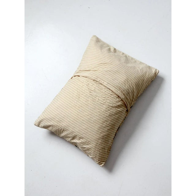 This is a vintage quilted floral pillow case. The decorative pillow cover features a garden floral pattern quilt. Simple...