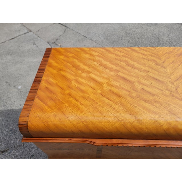 1950s Lane Furniture Art Deco Style Cedar Blanket Chest Trunk For Sale - Image 5 of 17
