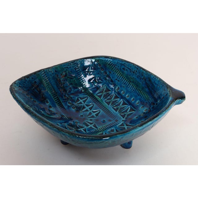Italian Modernist ceramic vide poche/ashtray designed by Aldo Londi for Bitossi, ca. 1950s. Features the Rimini blu glaze,...