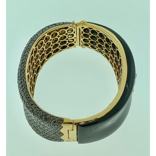 Green Black Diamond & Black Curved Onyx Bangle in 18 Karat Yellow Gold 88 Gram Estate For Sale - Image 8 of 18