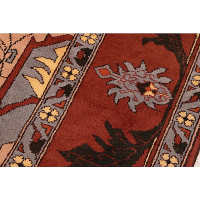Rustic Kargahi 1980's Tan/Rust Wool Rug - 6'2'' X 9'0'' For Sale In New York - Image 6 of 10