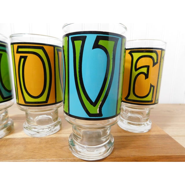 Anchor Hocking Vintage 1970s Anchor Hocking “Love” Glasses – Set of 4 Psychedelic Retro Tumblers Barware For Sale - Image 4 of 5