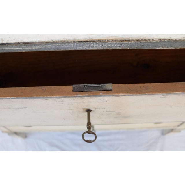 Provincial LXVI French Chest of Drawers in White and Light Blue Lacquer For Sale - Image 4 of 8