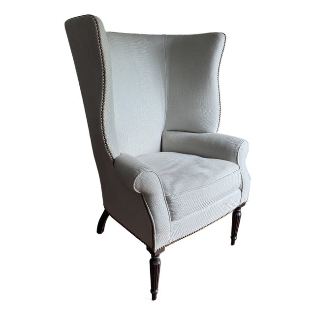 Neoclassical Hepplewhite Style Fluted-Leg Wingback Chair in Neutral Gray Linen Weave For Sale