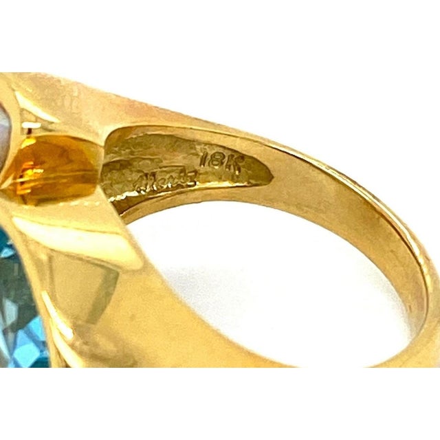 Gemstone Mid 20th Century Blue Topaz & Fire Opal 18k Yellow Gold Floral Ring - Size 7.5 For Sale - Image 7 of 8