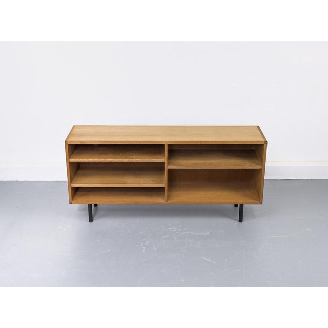 A high-quality, open lowboard crafted from oiled oak with a warm, natural look. Carefully placed solid wood corners...