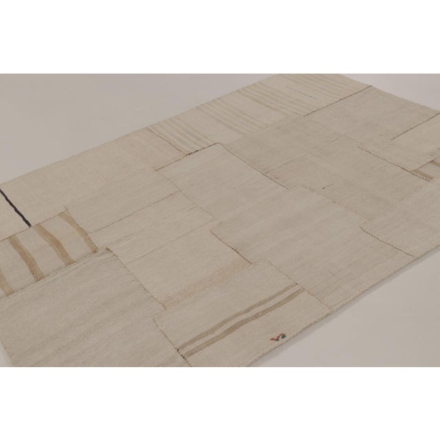 This 6x8 vintage patchwork rug is an evocative addition to Rug & Kilim’s collection, a masterpiece of Turkish hemp...