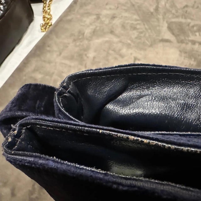 1970s Gorgeous Blue and Turquoise Velvet and Brass Shoulder Bag by Beghé Reation For Sale - Image 6 of 14