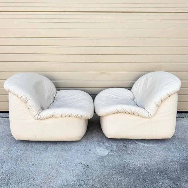 Animal Skin Postmodern Cream Sculpted Tufted Leather Swivel Lounge Chairs - A Pair For Sale - Image 7 of 12