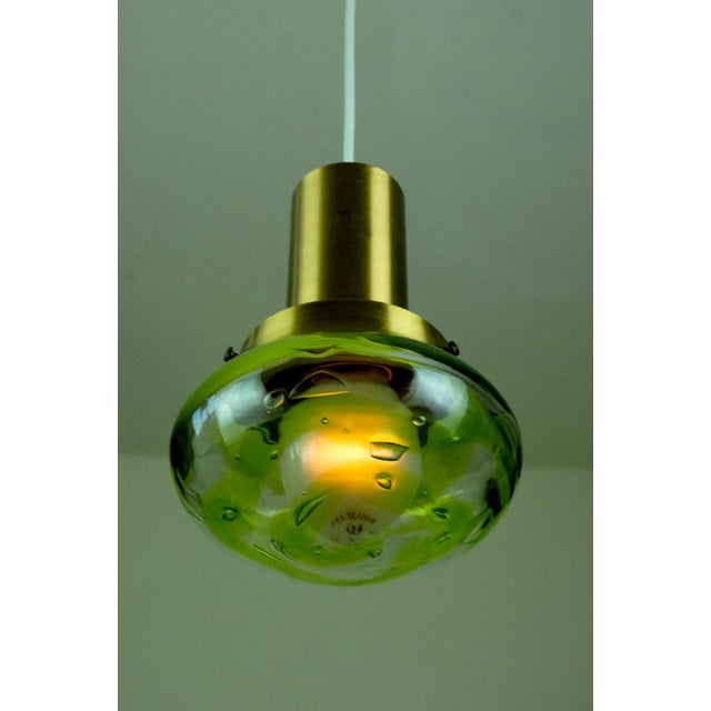 1970s Handblown Glass & Brass Pendant Lights attributed to Paul Kedelv for Flygsfors, Sweden, 1970s, Set of 2 For Sale - Image 5 of 15