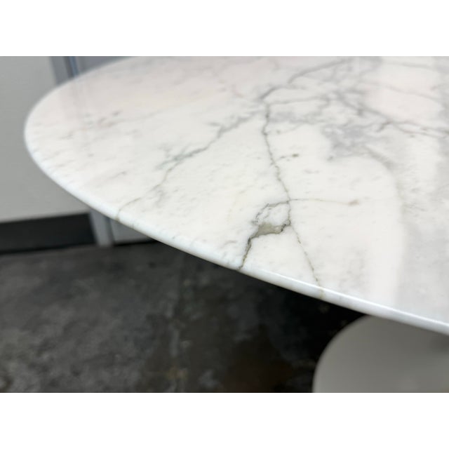 White Eero Saarinen for Knoll Studio Arabescato Marble Dining Table, 54 Inches For Sale - Image 8 of 12