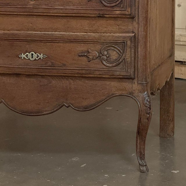 19th Century Louis XV Country French Oak Commode For Sale - Image 11 of 18