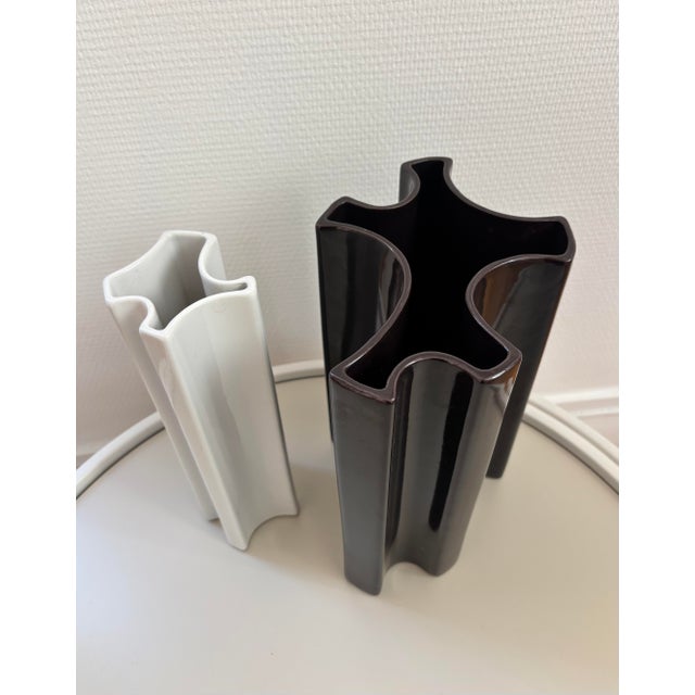 Angelo Mangiarotti Black and White Ceramic Vases by Angelo Mangiarotti for Fratelli Brambilla, 1960s, Set of 2 For Sale - Image 4 of 8