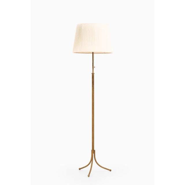 1950s Height-Adjustable Floor Lamp in Brass with Lamp Shade attributed to Josef Frank, 1950s For Sale - Image 5 of 6