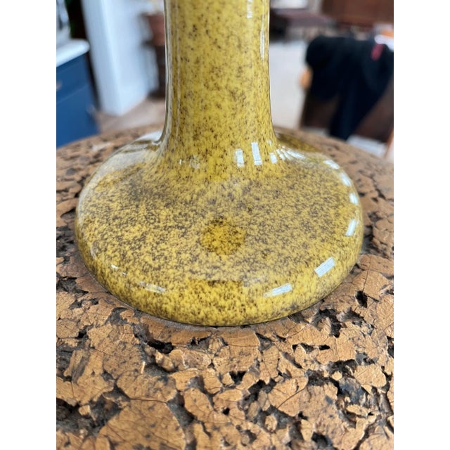 1950s Mid-Century Modern Large Cork and Ceramic Table Lamp For Sale In New York - Image 6 of 7