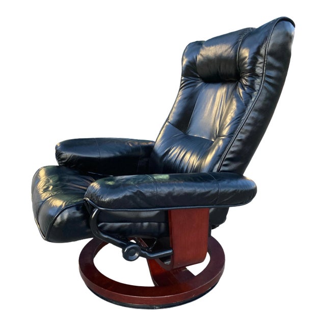 1980s Danish Modern Leather Lounge Chair Manner of Hjellegjerde For Sale