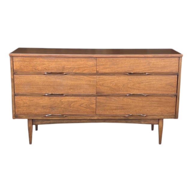 Mid-Century Modern Walnut 6-Drawer Credenza With Integrated Wood Pulls For Sale