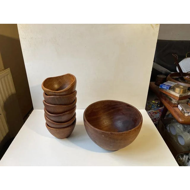 1960s Modern Scandinavian Hand-Turned Teak Salad Bowls from Esa, 1960s, Set of 7 For Sale - Image 5 of 5
