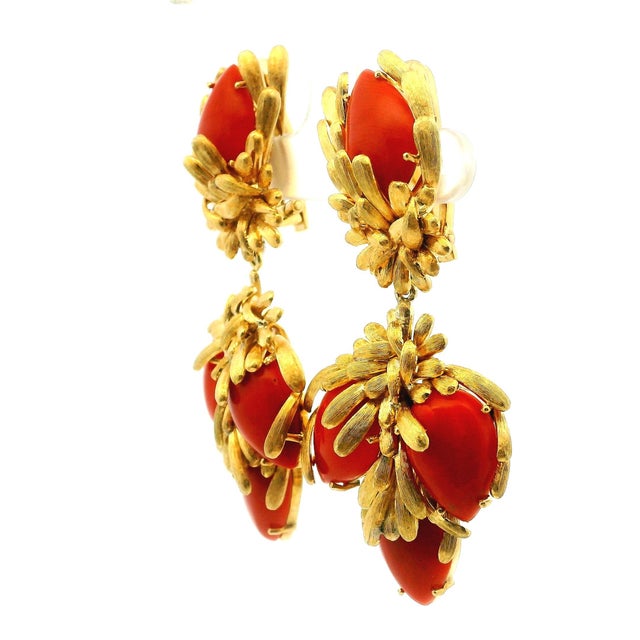 1960s Italian Sardinian Coral 18k Gold Floral Drop Earrings, Pair For Sale - Image 9 of 10