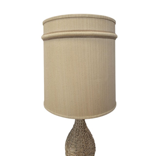 This 1959 table lamp by Quartite Creative Corp is a quintessential example of Mid-Century Modern sculptural lighting,...