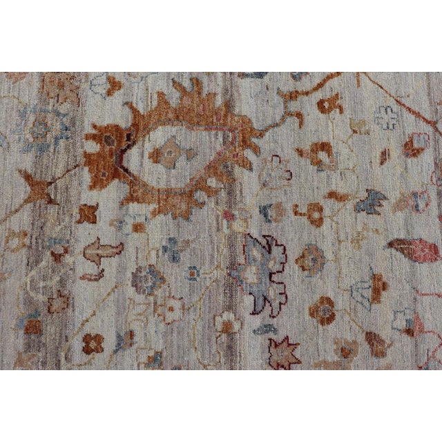 Early 21st Century Modern Oushak Muted Rug in Earthy Tones on a Cream Background 10'1 X 14'1 For Sale - Image 5 of 12