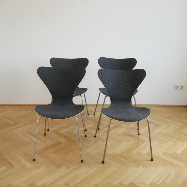 Series 7 Chairs by Arne Jacobsen for Fritz Hansen, 1960s, Set of 4 For Sale - Image 12 of 12