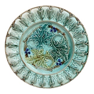 French Green Majolica Acanthus Leaves Plate, Circa 1880 For Sale