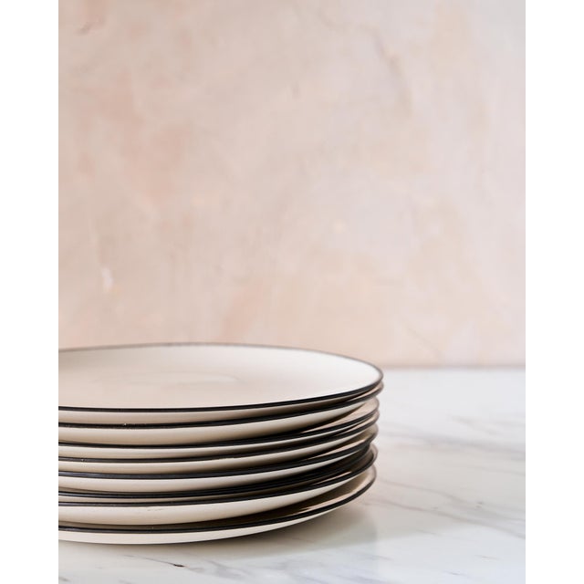 2020s Set of 8 Minimalist "Variation 1 Dé" Dessert Plates by Ann Demeulemeester for Serax, in White Glazed Porcelain With Organic Black Border For Sale - Image 5 of 11